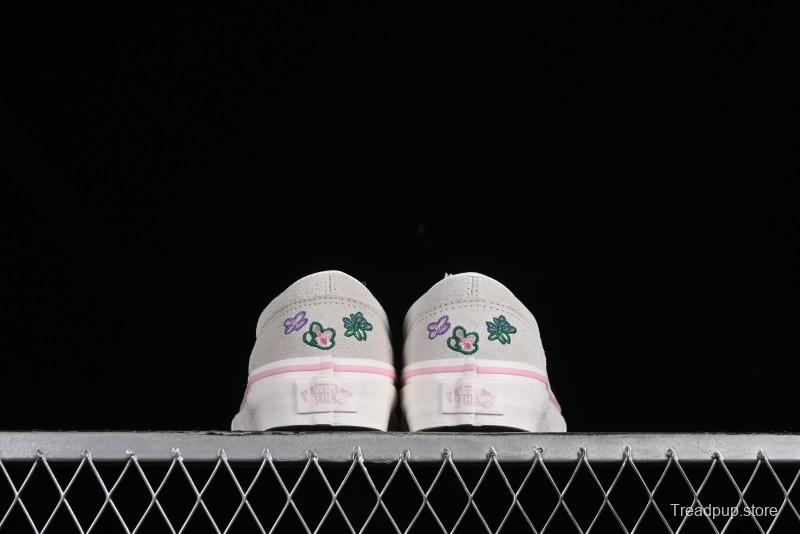 Vans Style 36 Low-Top Skate Shoes with Embroidered Details in Cream - VN000CRPGRN