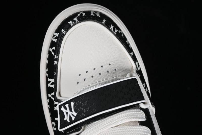 MLB Chunky Liner New York Yankees Hook & Loop Lightweight Platform Sneakers with 6cm Height Increase - 3ASXLM13N50BKS