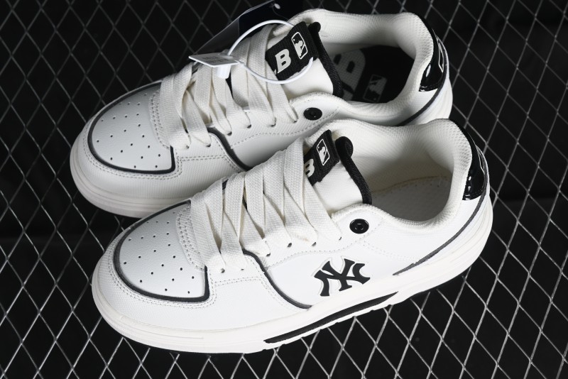 New York Yankees Chunky Runner Basic Lace-Up Lightweight Casual Sneakers - 3ASXCBS4N50WHS