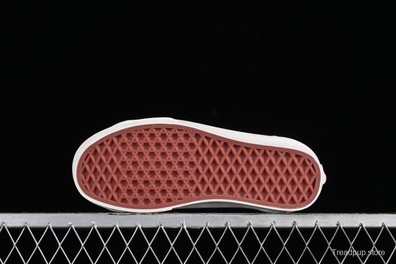 Vans Style 36 Low-Top Skate Shoes with Embroidered Details in Cream - VN000CRPGRN