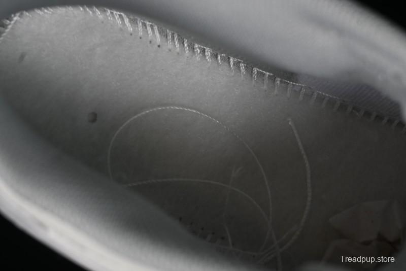 Nike SB Dunk Low x Undefeated Collaboration Casual Skate Shoes - UN1697-622