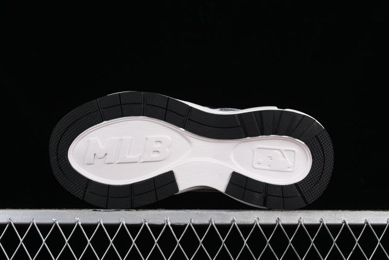 New York Yankees MLB Fast Ball Classic Monogram Retro Casual Running Shoes - 3ARNFSB4N50SIS