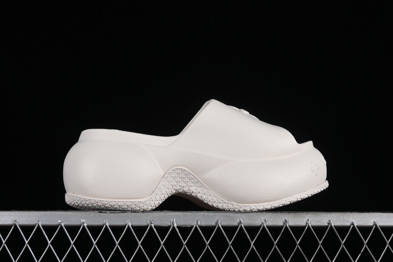 SMFK COMPASS Embossed One-Piece Platform Slides - E9066