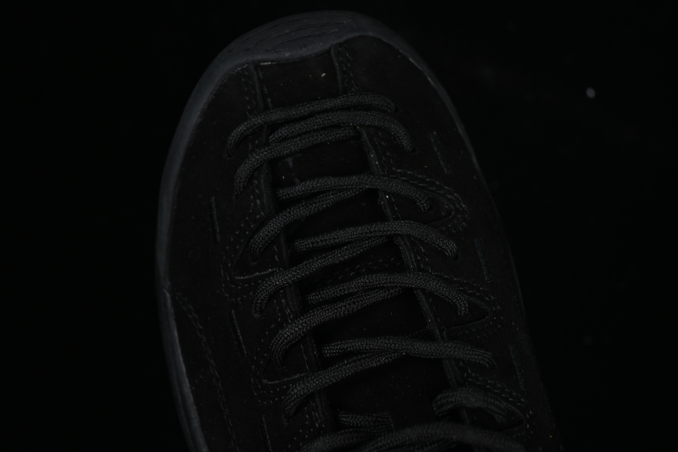 KEEN Men's Jasper II Waterproof Sneaker - All-Black Minimalist Design