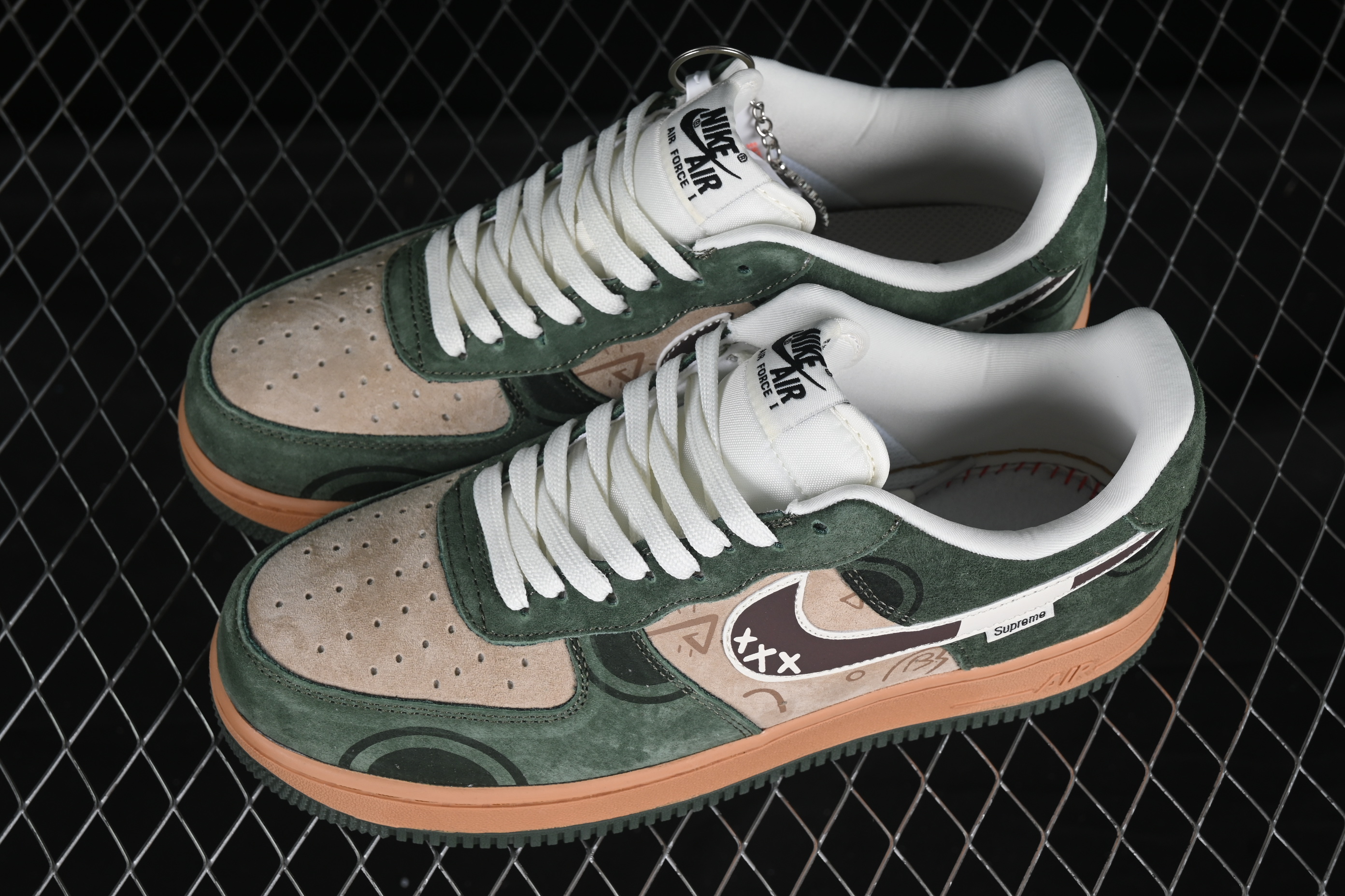 Nike Air Force 1'07 Low Supreme Collaboration Distressed Graffiti Casual Sneakers - DF0188-024