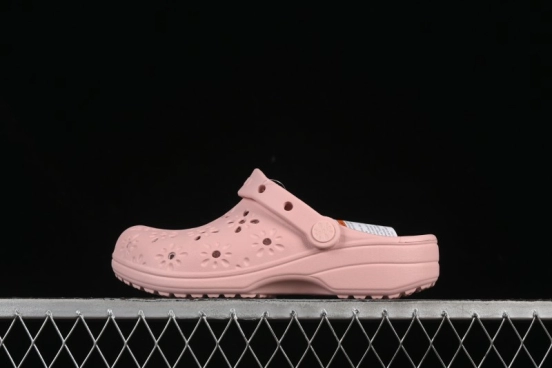 Crocs Classic Clog Two-Way Beach Sandals with Ventilation Holes - B.D4