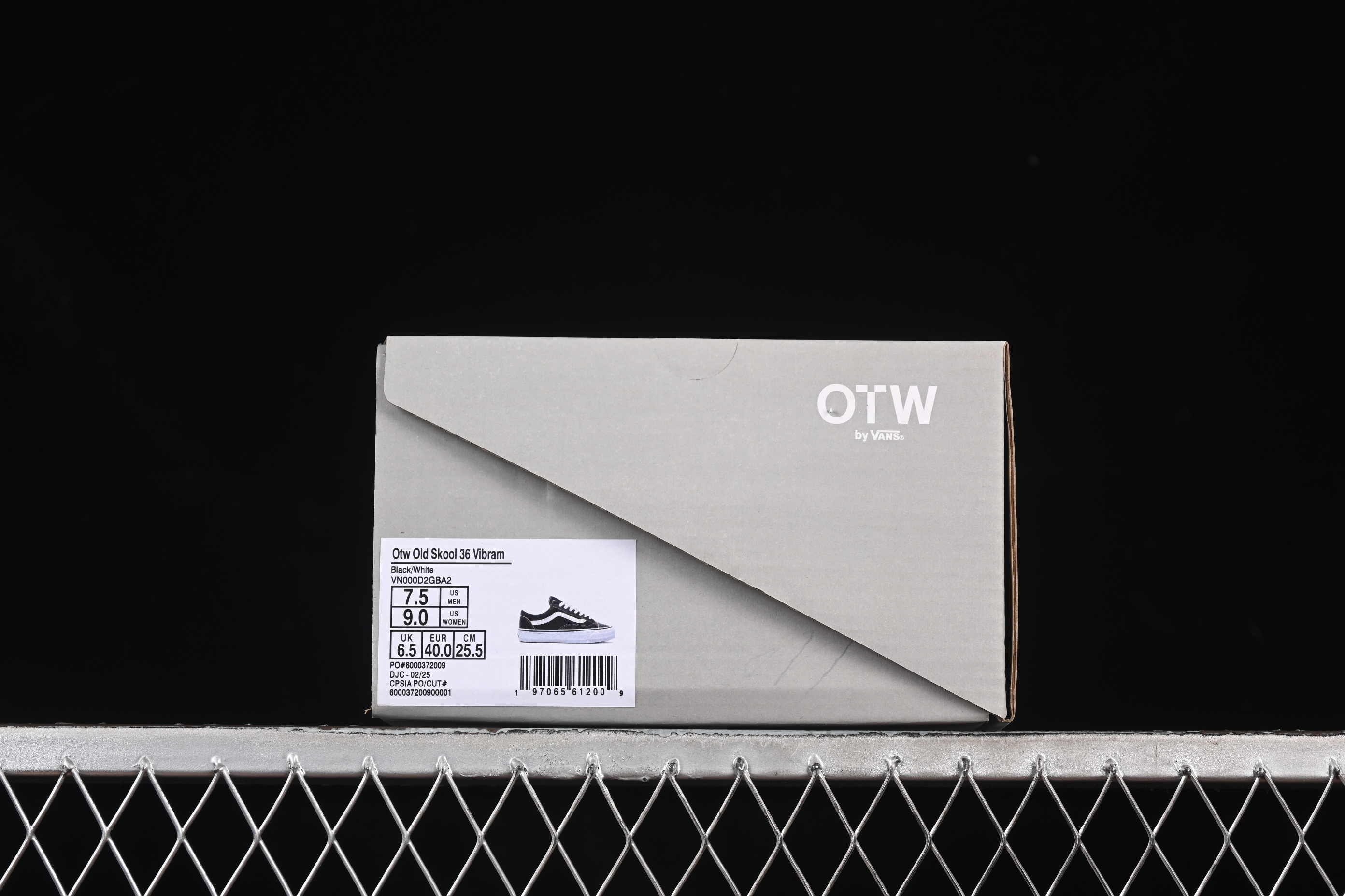 Vans Old Skool 36 Vibram Low-Top Retro Skate Shoes - VN000D2GBA2