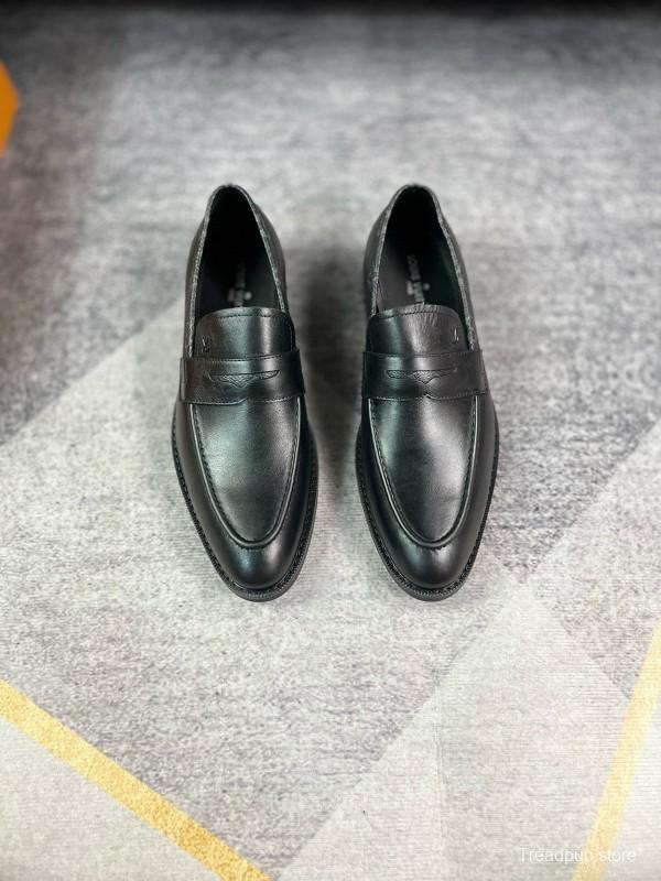 2024 Men Louis Vuitton Black Leather Loafer MJ00290