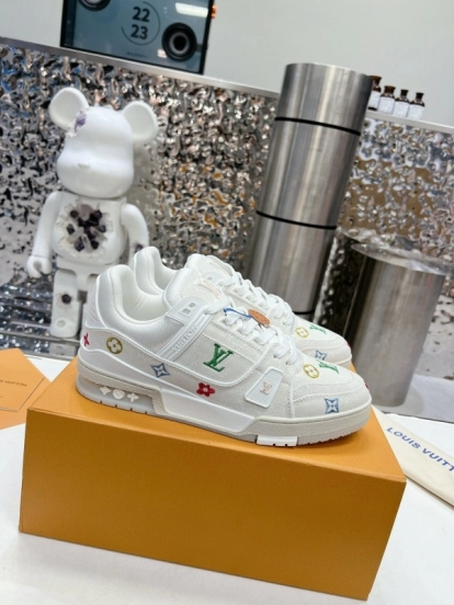 2025 Unisex Louis Vuitton White Canvas Plimsolls Top Version KFY00390