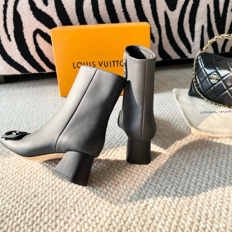 2024 Women Louis Vuitton Black Leather Ankle Boots MJ00420