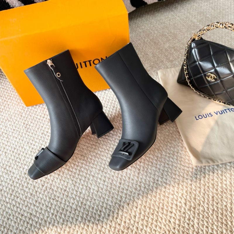 2024 Women Louis Vuitton Black Leather Ankle Boots MJ00420