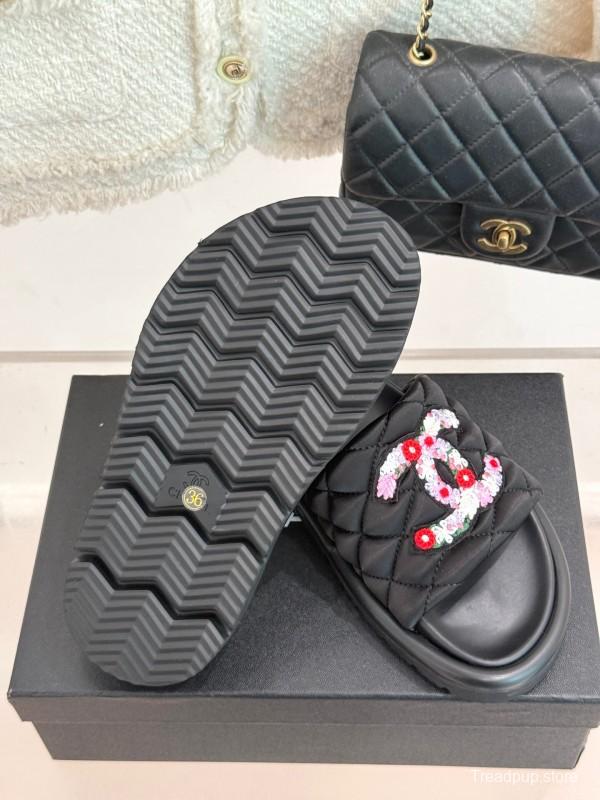 2025 Slippers Chanel Black Silk Women Slippers Embroidered KFY00260