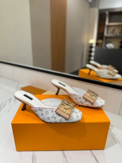 2025 Women Louis Vuitton White Beige Canvas Mules KFY00320