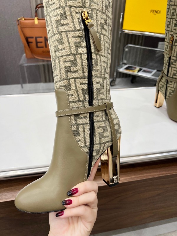 FENDI Delfina Round Toe Boots with FF Buckle - LY00