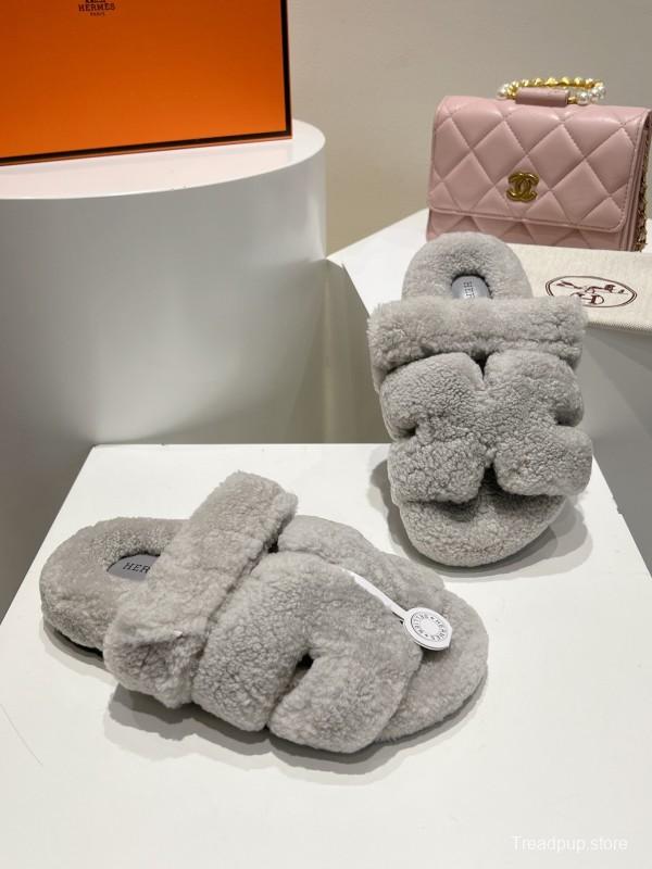 H Classic Love Tuo Er Jiu Full Wool Slippers with Slightly Curled Wool - LY00270